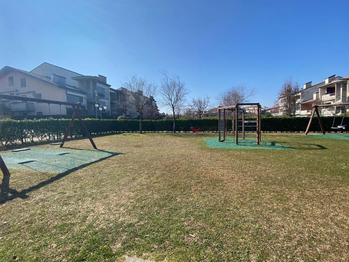 Apartment With Garden And Grill - Green Residence Sirmione Desenzano del Garda Eksteriør bilde